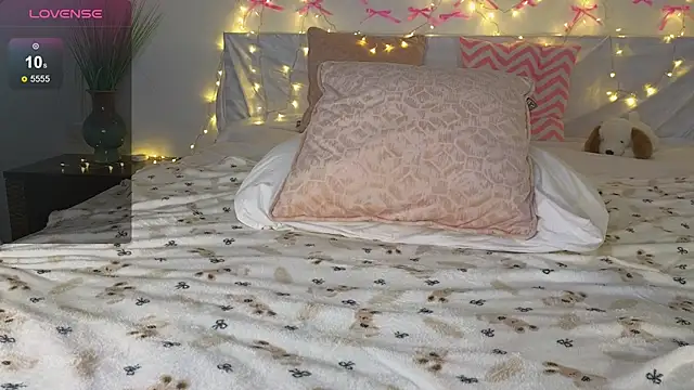 Monikacutie's cam snapshot