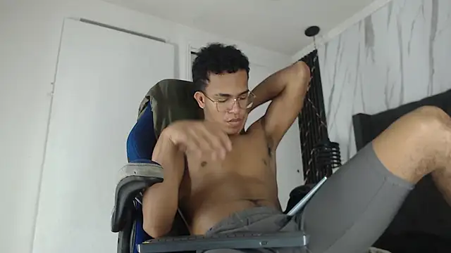 aston_xvera's cam snapshot