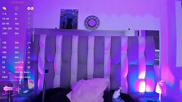 LanaMills_'s cam snapshot