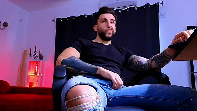 MightyAaron66 live sex cam