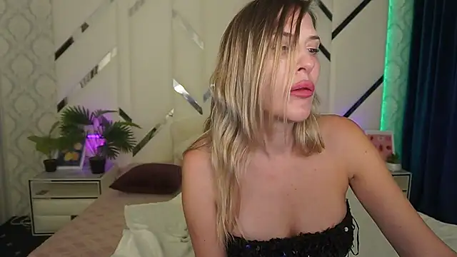 LadyyLaura's cam snapshot