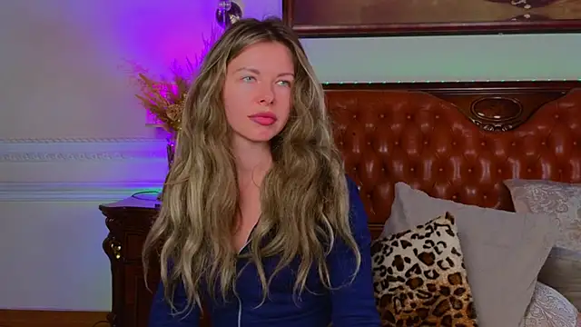 Real_Tini's cam snapshot