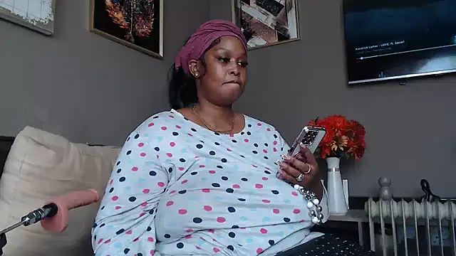 ThickyMinajxx's cam snapshot