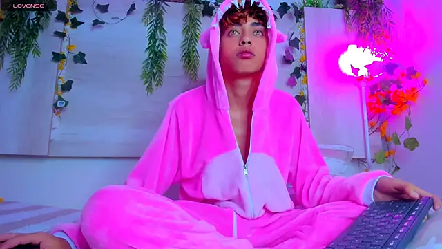 Twinkk_Guy's cam snapshot