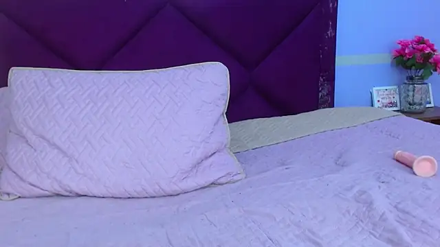 Emily_Swiftt's cam snapshot