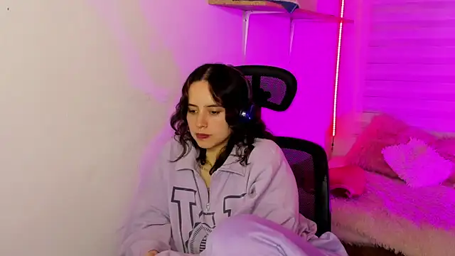 Emily_Lindey's cam snapshot