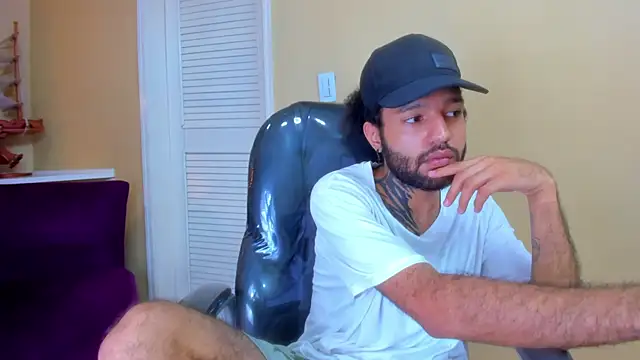 Hottie_Bear's cam snapshot