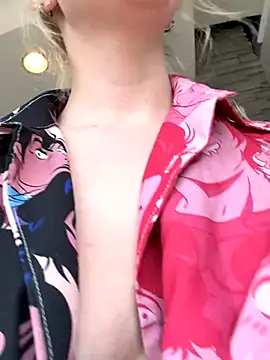 RonnieKiss live sex cam