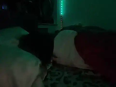 tinydaisy21's cam snapshot