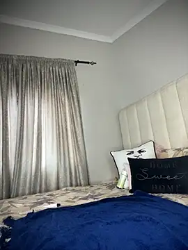 Bustygoddess32 live sex cam