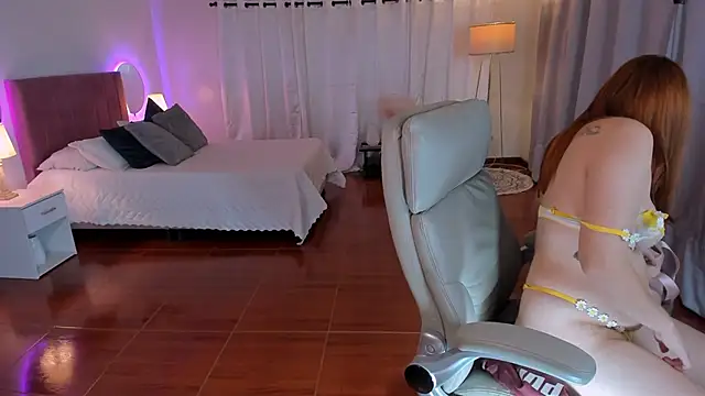 karla_hill_28's cam snapshot