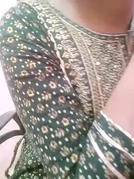 pari_rani7's cam snapshot