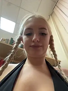 Milkyy_wway's cam snapshot