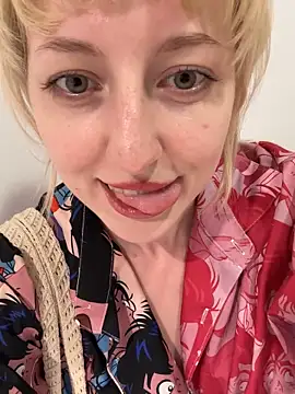 RonnieKiss live sex cam