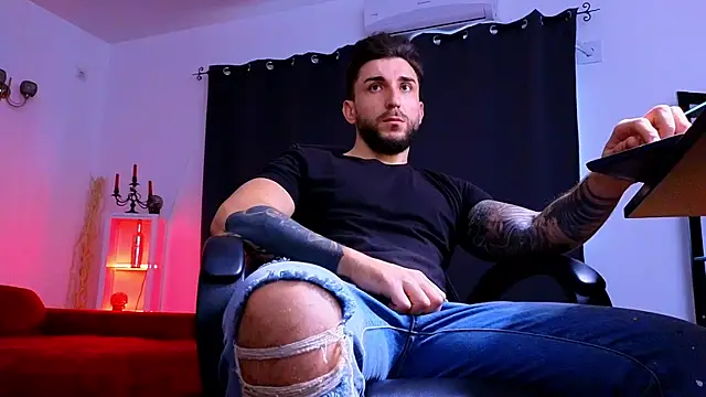 MightyAaron66 live sex cam