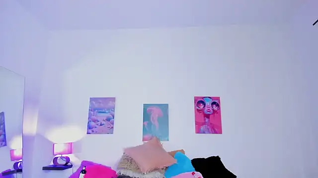 tyra_bankss_'s cam snapshot