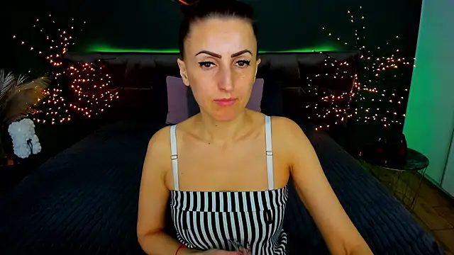 Rebecca_Diamond's cam snapshot