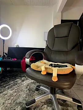 aly_golden_ live sex cam