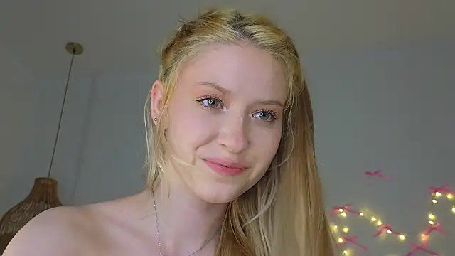 Monikacutie live sex cam