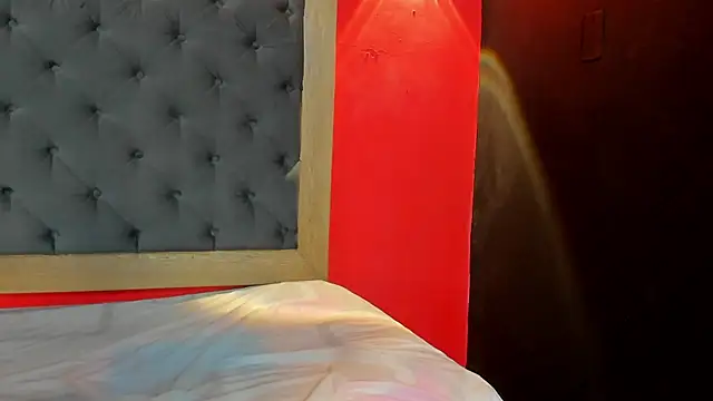 YayaHilton's cam snapshot