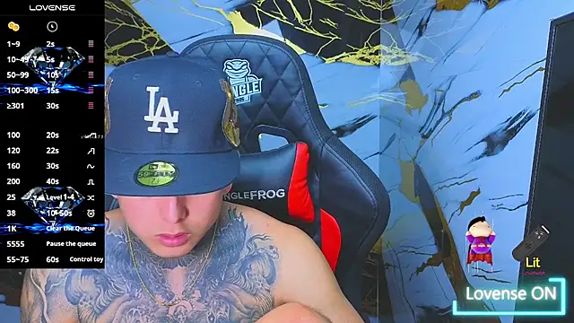 Kevin22_222 live sex cam