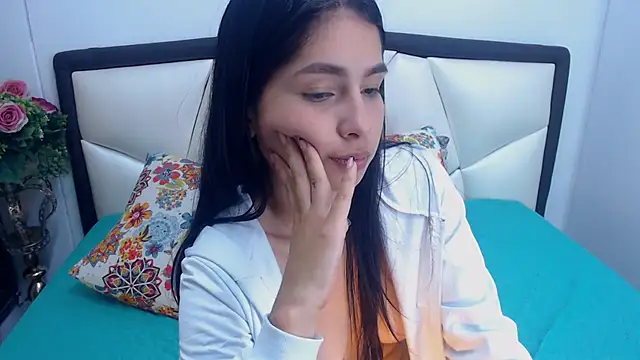 Natasha_Ferrec's cam snapshot