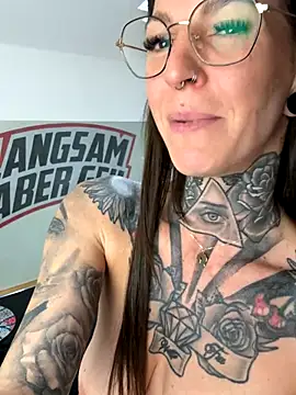 BrownieyQueen live sex cam