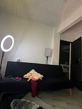 aly_golden_ live sex cam