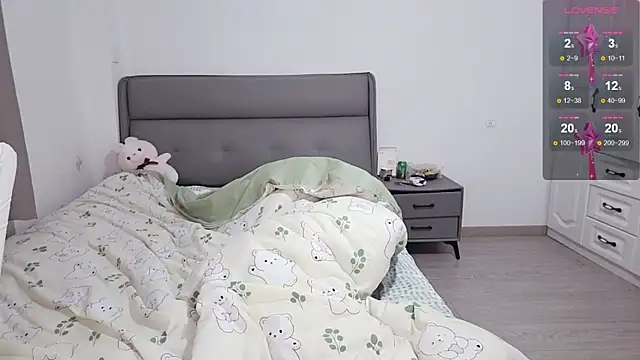 Lenai-'s cam snapshot