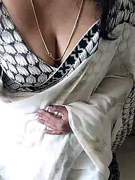 tamil_chitra12's cam snapshot