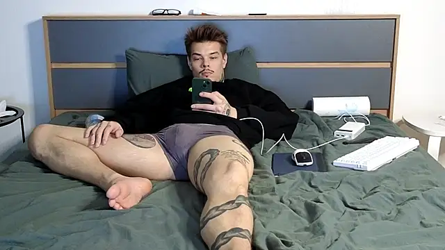 DENIS_HERE's cam snapshot