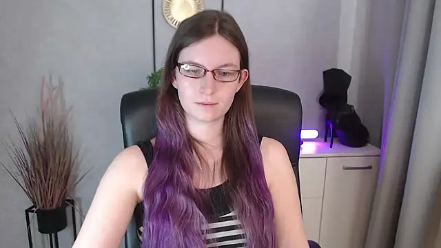 emmaxDelight's cam snapshot