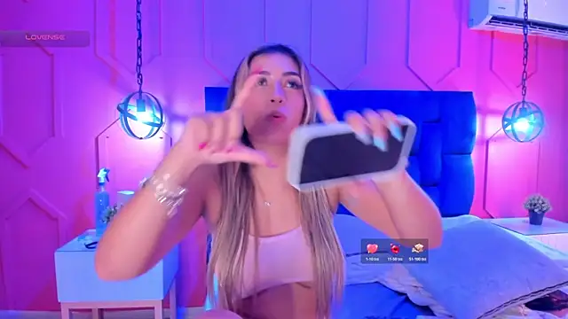 Atenea_cute21's cam snapshot