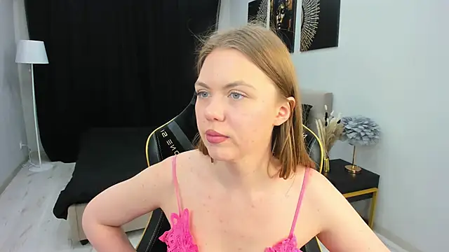 Strawberrye live sex cam