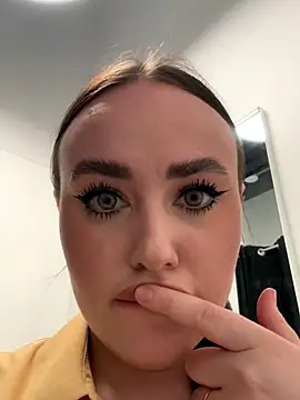 KiraSunshine live sex cam