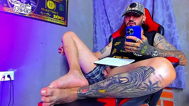 tattooedsmoker777's cam snapshot