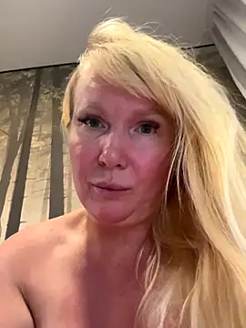 EmmaInLove23 live sex cam