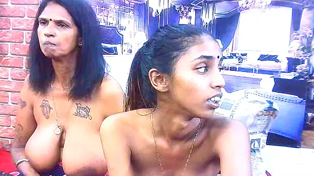 IndianSexySlender live sex cam