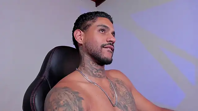 LuigiVitale_1's cam snapshot