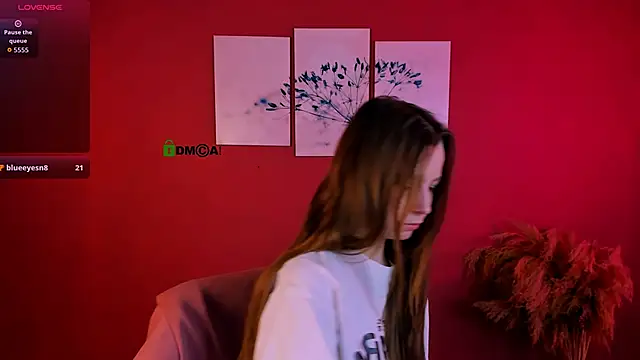 esme_moore_'s cam snapshot