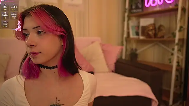 Winaria live sex cam