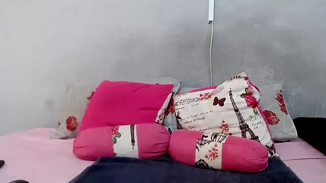 AREOLAKISSXX live sex cam