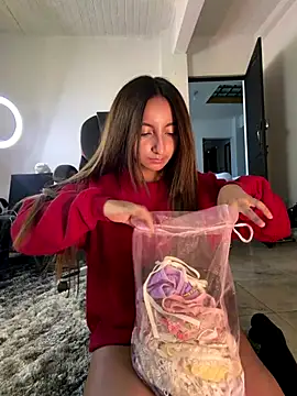 aly_golden_ live sex cam