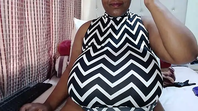 CHOCOLATEDARKBUSTYX live sex cam