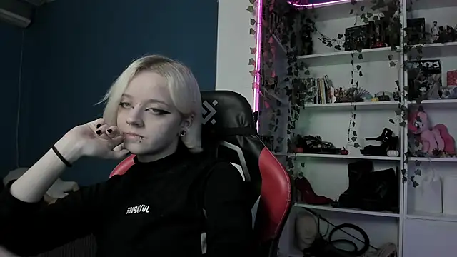 Holy_Mistress_S's cam snapshot