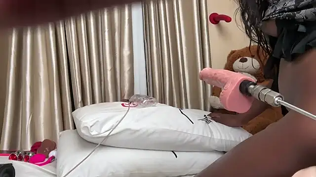 AudreySpanksFuck-'s cam snapshot