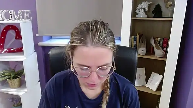 Zoey_Erotic's cam snapshot