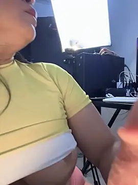 Natural_BIGASS_Nina live sex cam