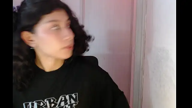 Ivonnybonn live sex cam