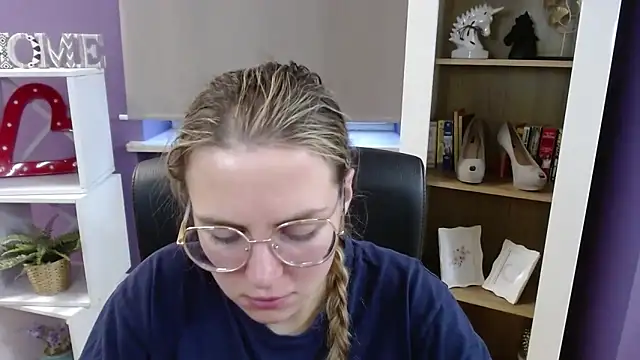 Zoey_Erotic's cam snapshot